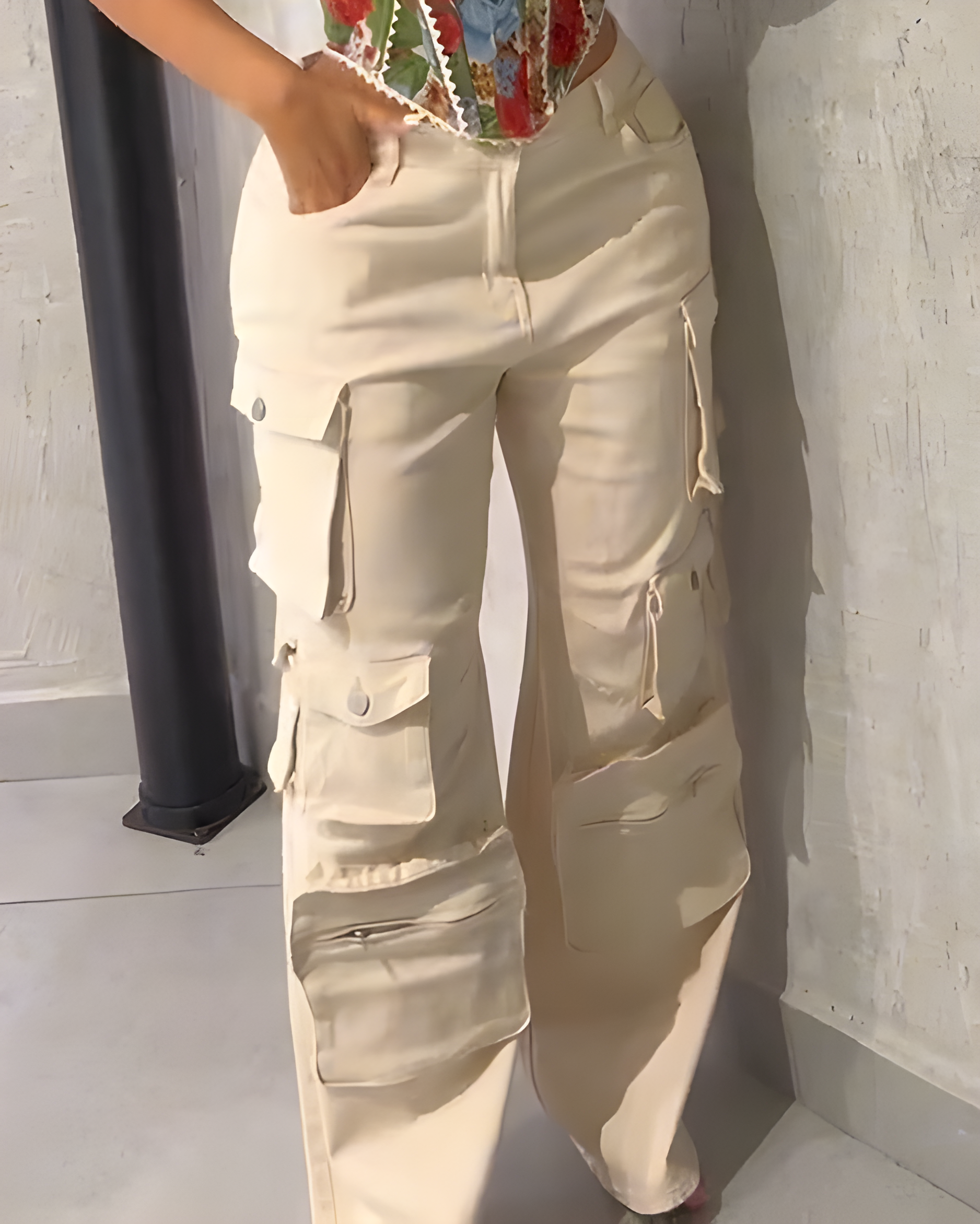 Women's Cargo Style Multi-Pocket Wide-Leg Jeans