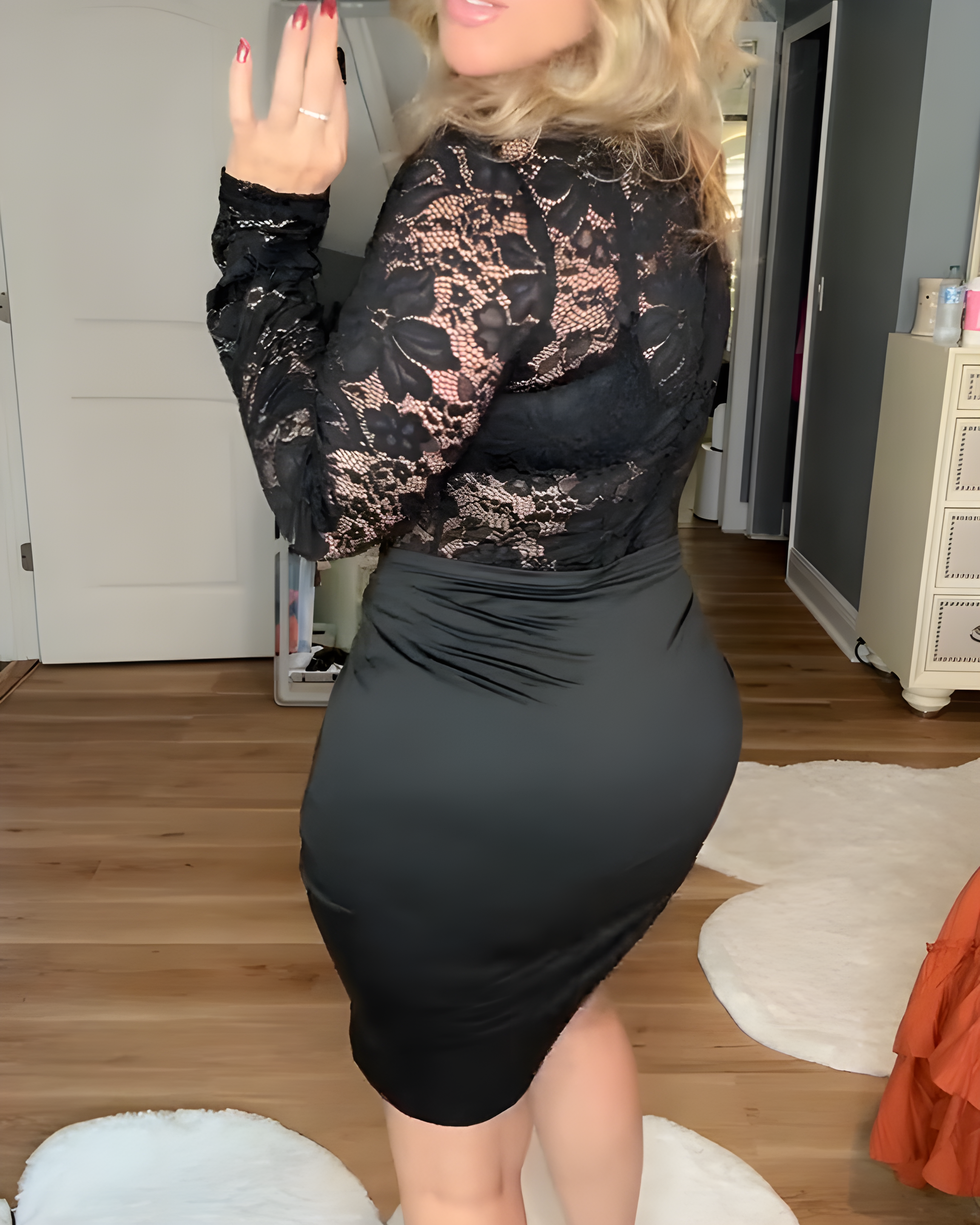 Sexy Long-Sleeved Lace Bodycon dress