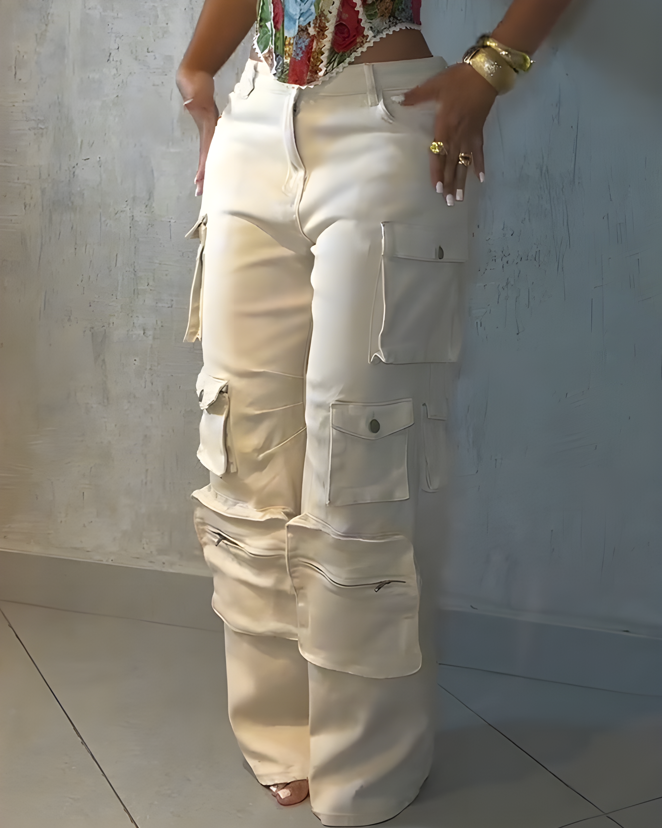 Women's Cargo Style Multi-Pocket Wide-Leg Jeans