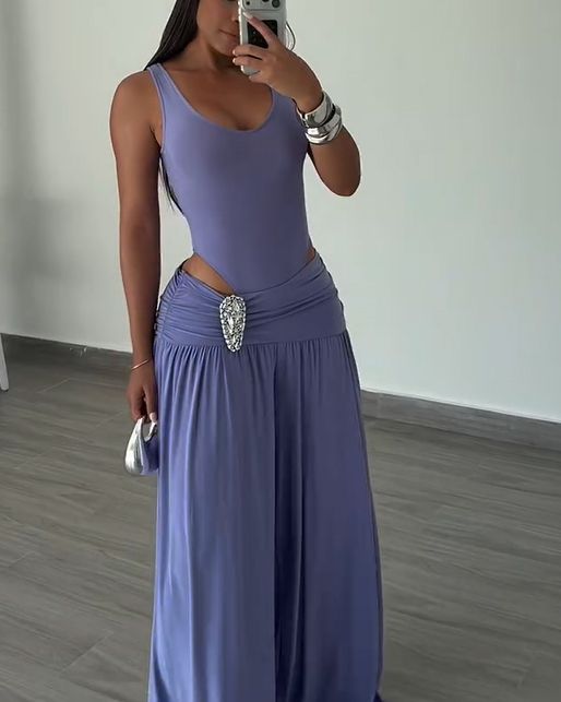 Fashionable Slim Fit Sleeveless Top and Flowy Wide Leg Pants 2-Piece Outfit