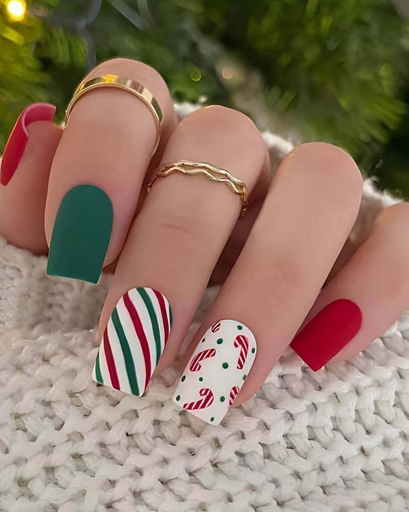 Short Matte Christmas Nail Art With Christmas Elements-Curvy-Faja