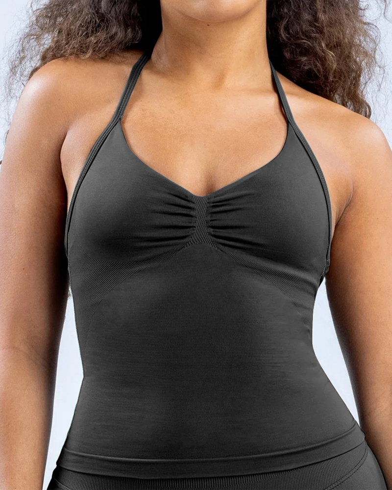 Seamless Yoga Halter Top And High-Elasticity Hip-Shaping Yoga Shorts Set