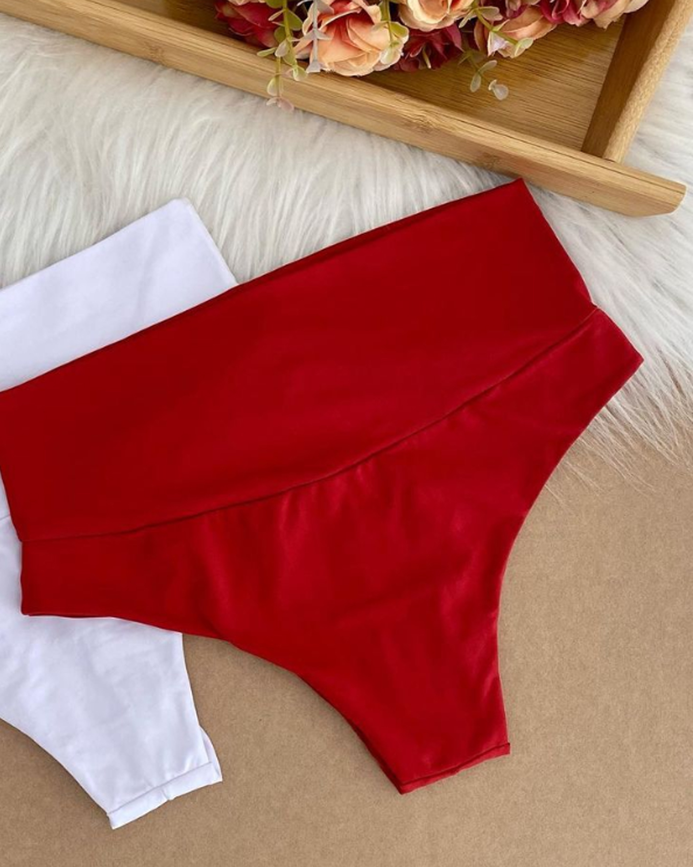 A Woman With Solid Underwear（Pre-Sale）