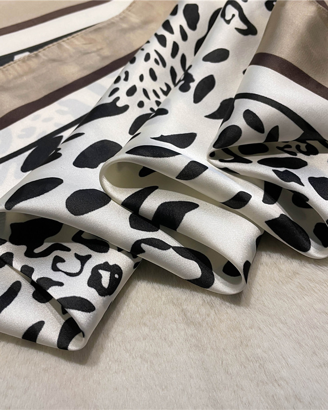 New Leopard Print Women’s Square Scarf-Curvy-Faja