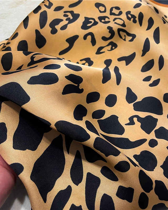 New Leopard Print Women’s Square Scarf-Curvy-Faja