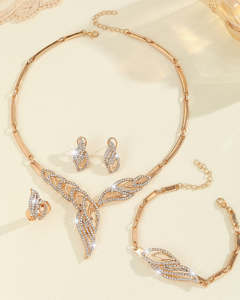 Diamond-Encrusted Golden Leaf Jewellery Four-Piece-Curvy-Faja