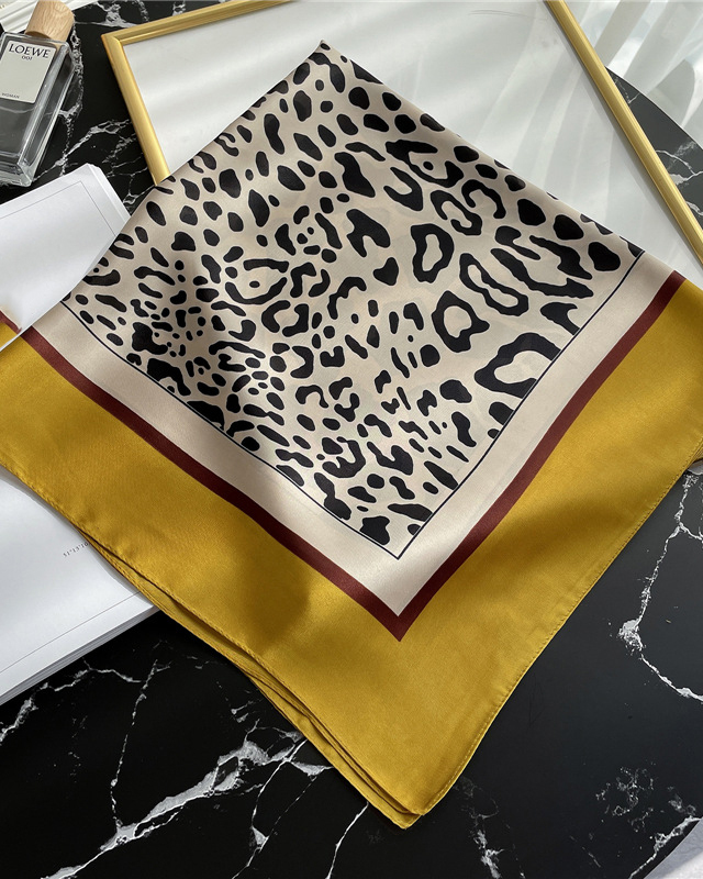 New Leopard Print Women’s Square Scarf-Curvy-Faja
