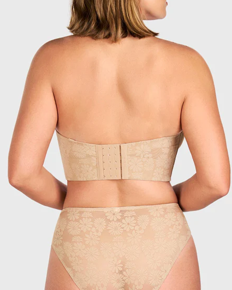 Plus Size Strapless Bra With Detachable Underwire To Support Side Breast Tissue And Prevent Sagging.