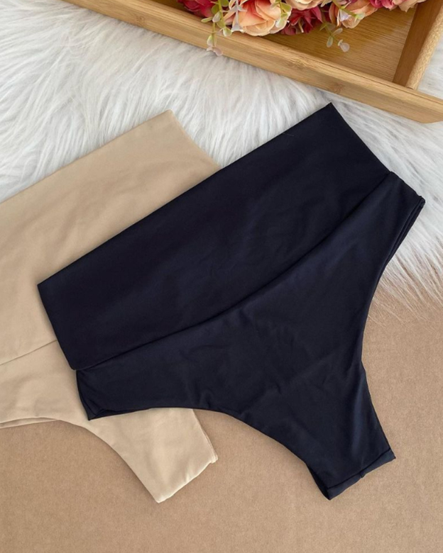 A Woman With Solid Underwear（Pre-Sale）