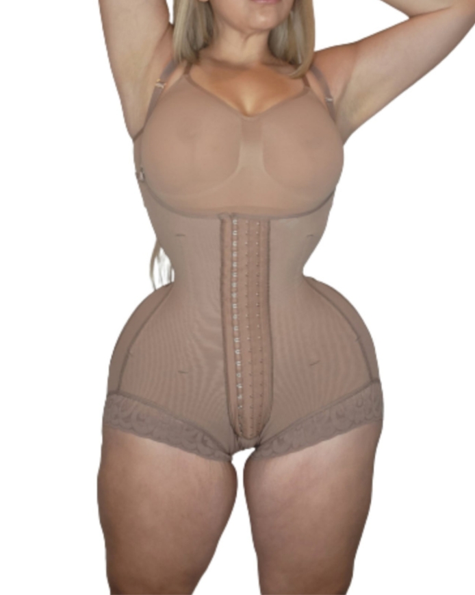 Curvas Booty Shorts Faja