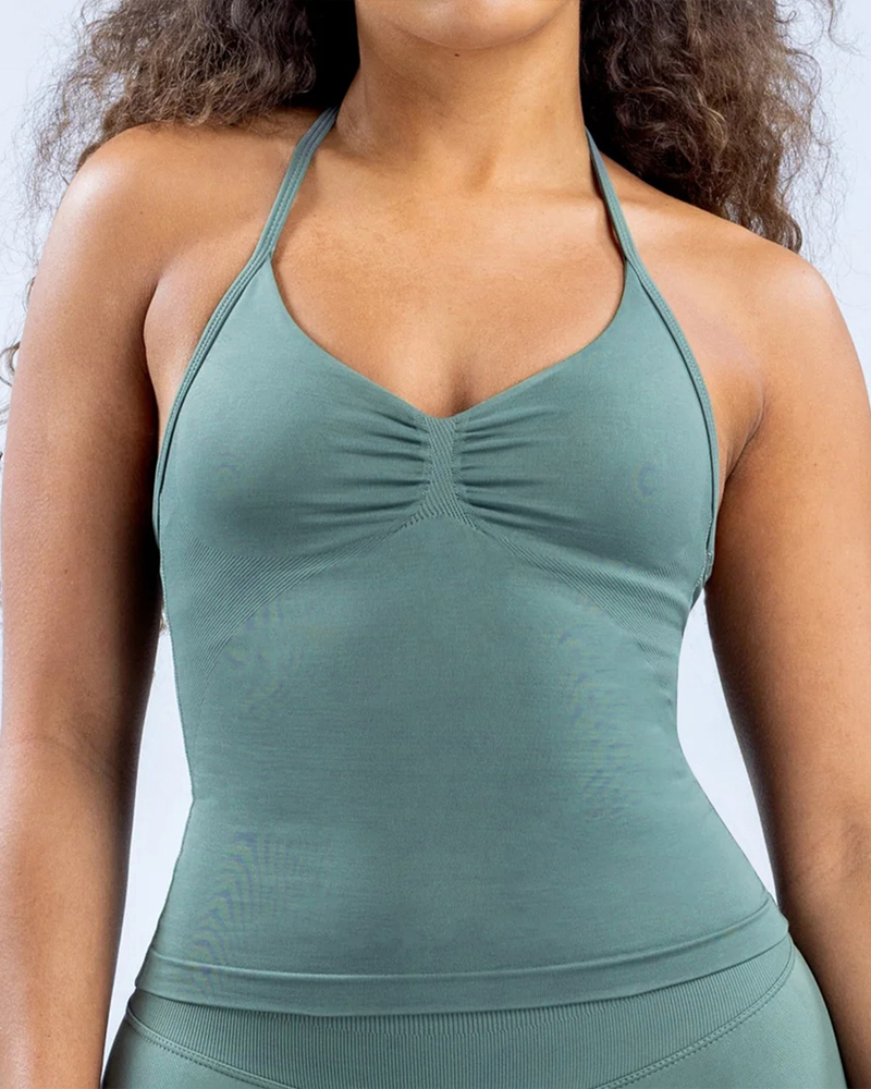 Seamless Yoga Halter Top And High-Elasticity Hip-Shaping Yoga Shorts Set