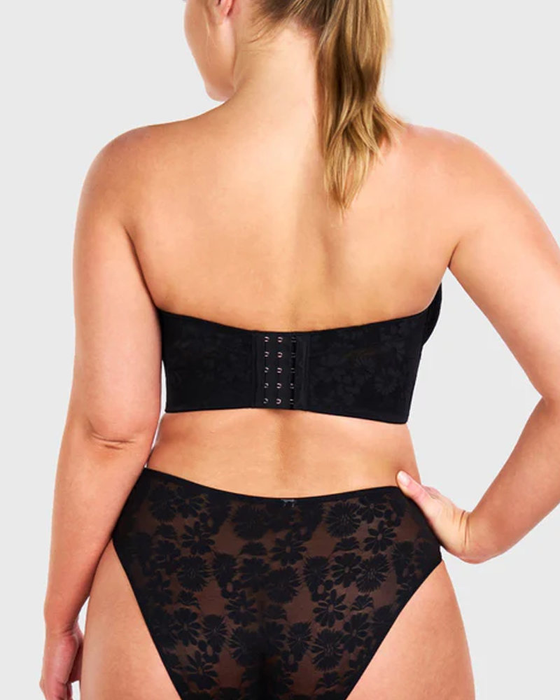 Plus Size Strapless Bra With Detachable Underwire To Support Side Breast Tissue And Prevent Sagging.