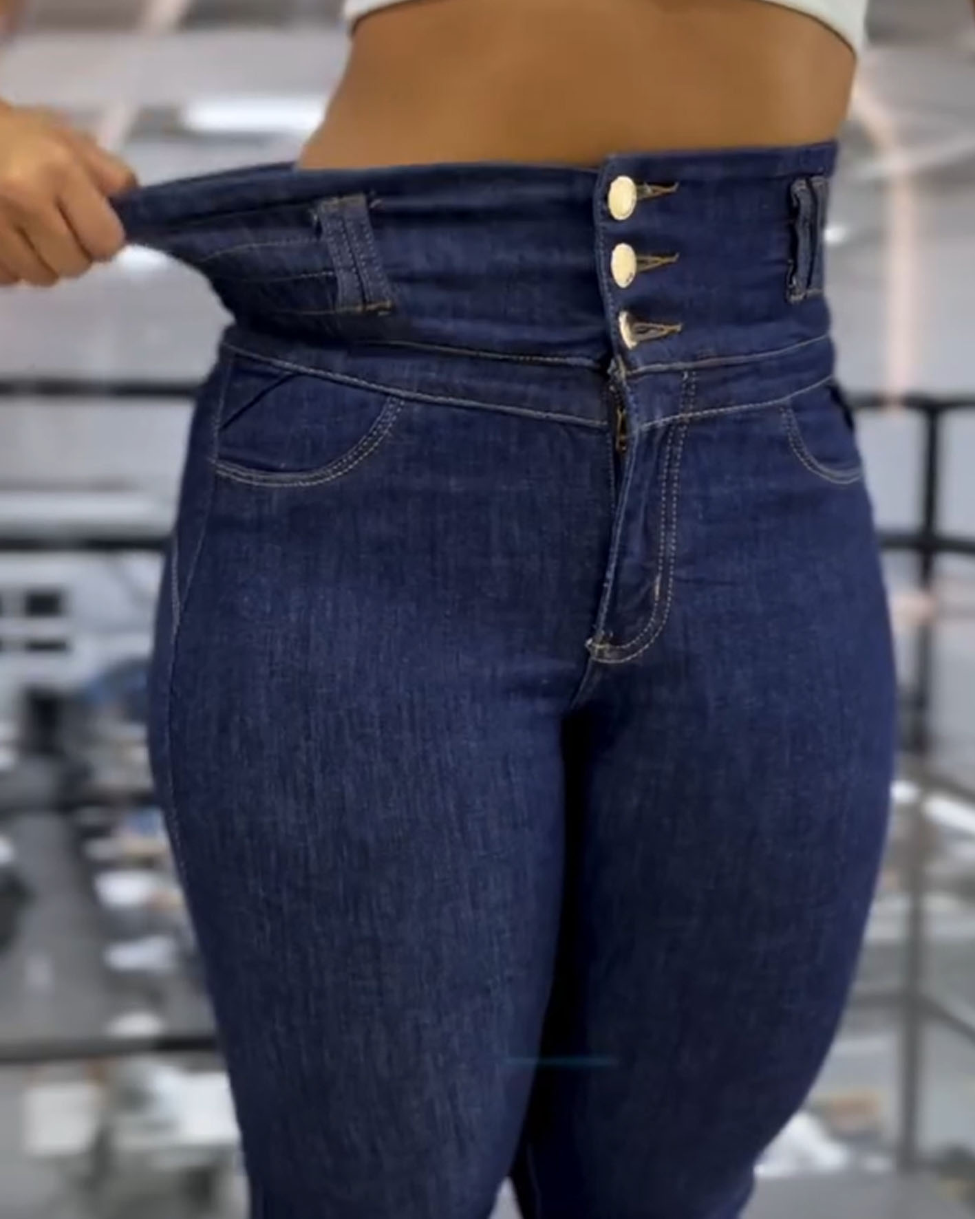 High-Waisted Stretch Jeans (Pre-Sale)