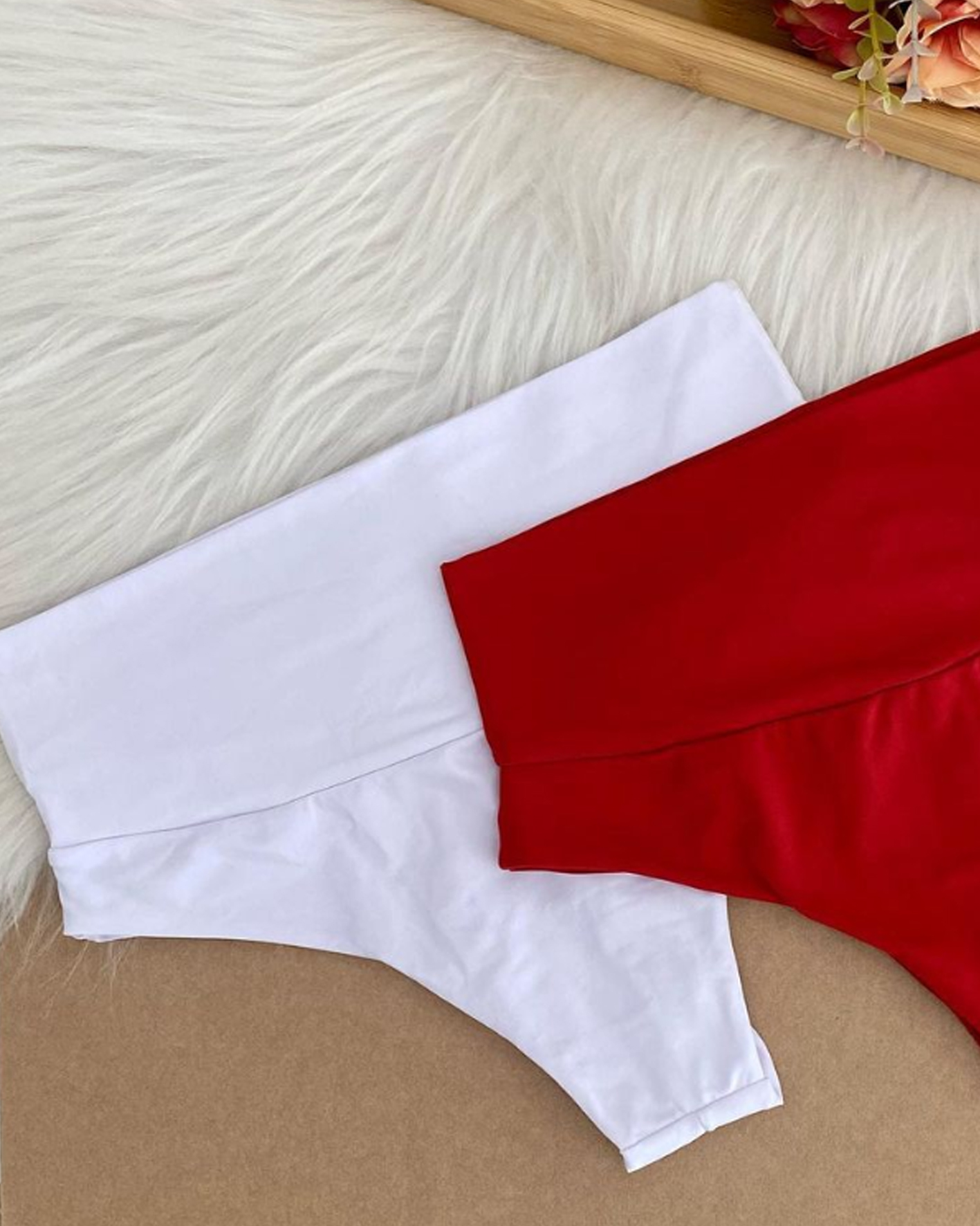 A Woman With Solid Underwear（Pre-Sale）