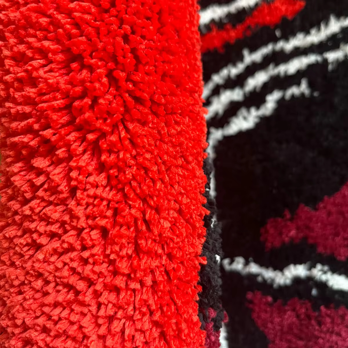 Football Helmet Shaped Fluffy Rug - Retro Sports Pattern Plush Carpet, Soft Non-Slip Washable Floor Mat, Stylish Home Decor for Bedroom, Living Room, Game Room, Entryway, Cozy Cluster Rug