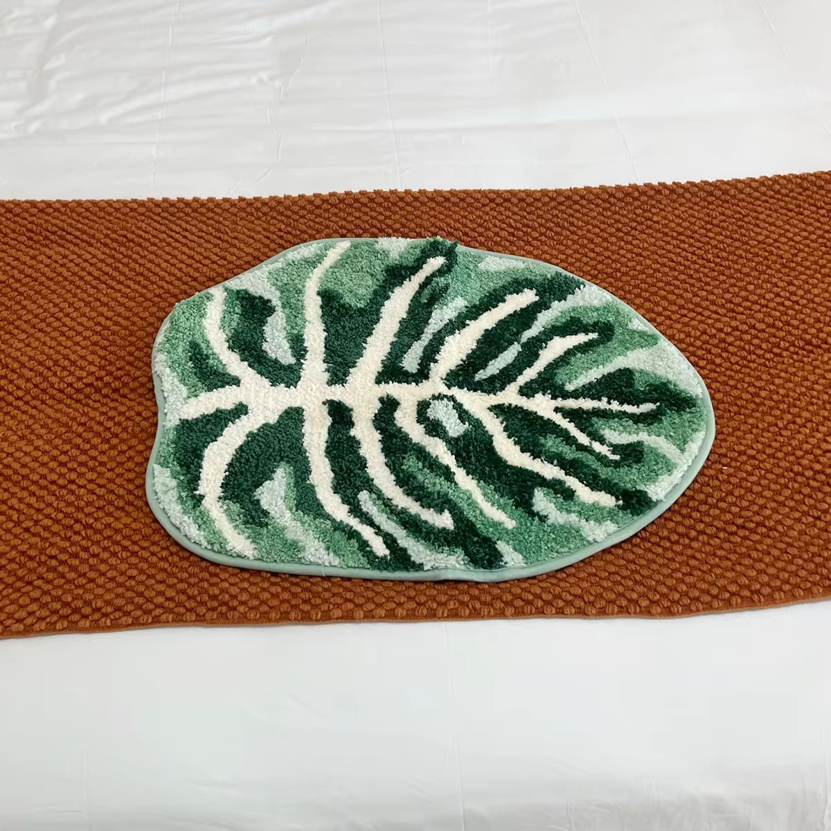 Irregular Plant Monstera Tufted Rug Tropical Leaf Area Rug for Living Room Bathroom HandmadeGreen Monstera Fluffy Bath Floor Mat