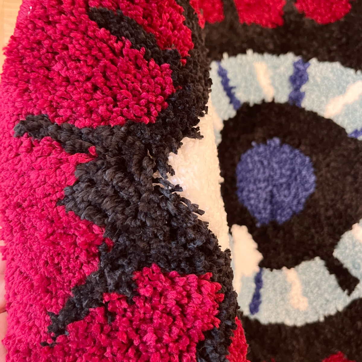Red Eye Tufted Rug Special Style Carpet Cute Design Non-Slip Bedside Area Rug Floor Mat Room Fun Rugs Aesthetic Home Soft Tufted