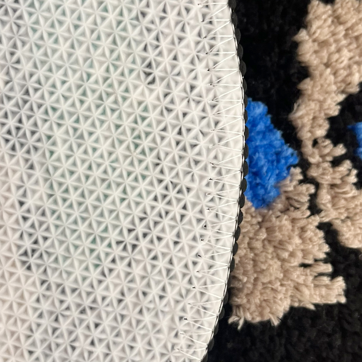 1pc Cozy Non-Slip Machine Washable Rug - Polyester Medium Pile Irregular Shape Carpet for Bedroom, Office, Entryway - Lightweight, Durable, Striped/Plaid Design - Ideal for Christmas, Halloween, Easter, Hanukkah, Thanksgiving Decor