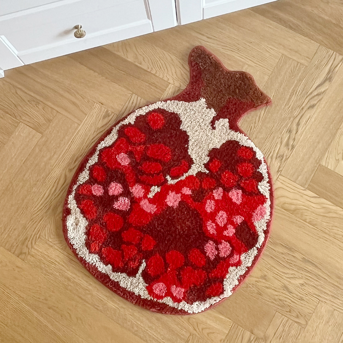 Pomegranate Shaped Tufted Rug Decorative Living Room Carpet Bedroom Area Modern Cute Trendy Cool Thickened Luxury Cloakroom Mat