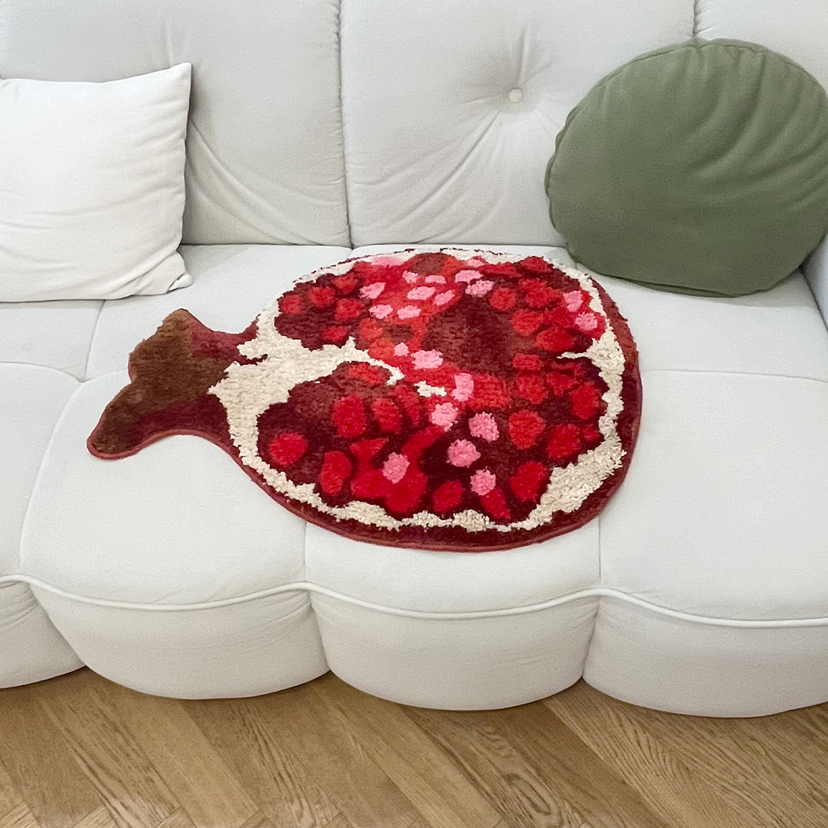 Pomegranate Shaped Tufted Rug Decorative Living Room Carpet Bedroom Area Modern Cute Trendy Cool Thickened Luxury Cloakroom Mat