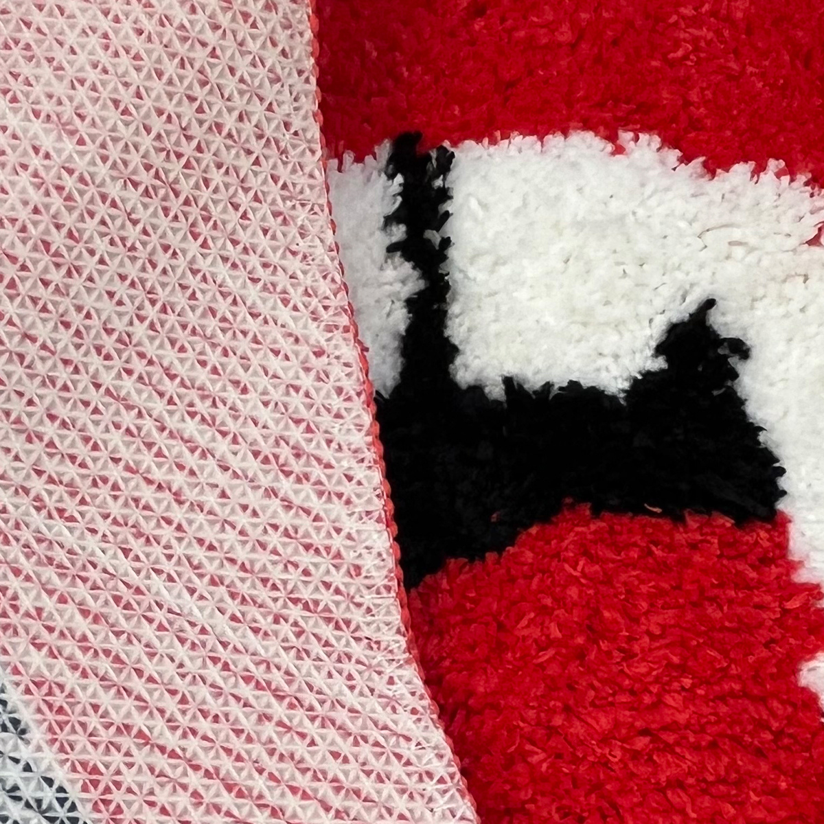 Vampire Red Lips Shape Rug - Edgy Fluffy Floor Mat for Bedroom Living Room, Gothic Novelty Home Decor Carpet, Anti-Slip Door Mat