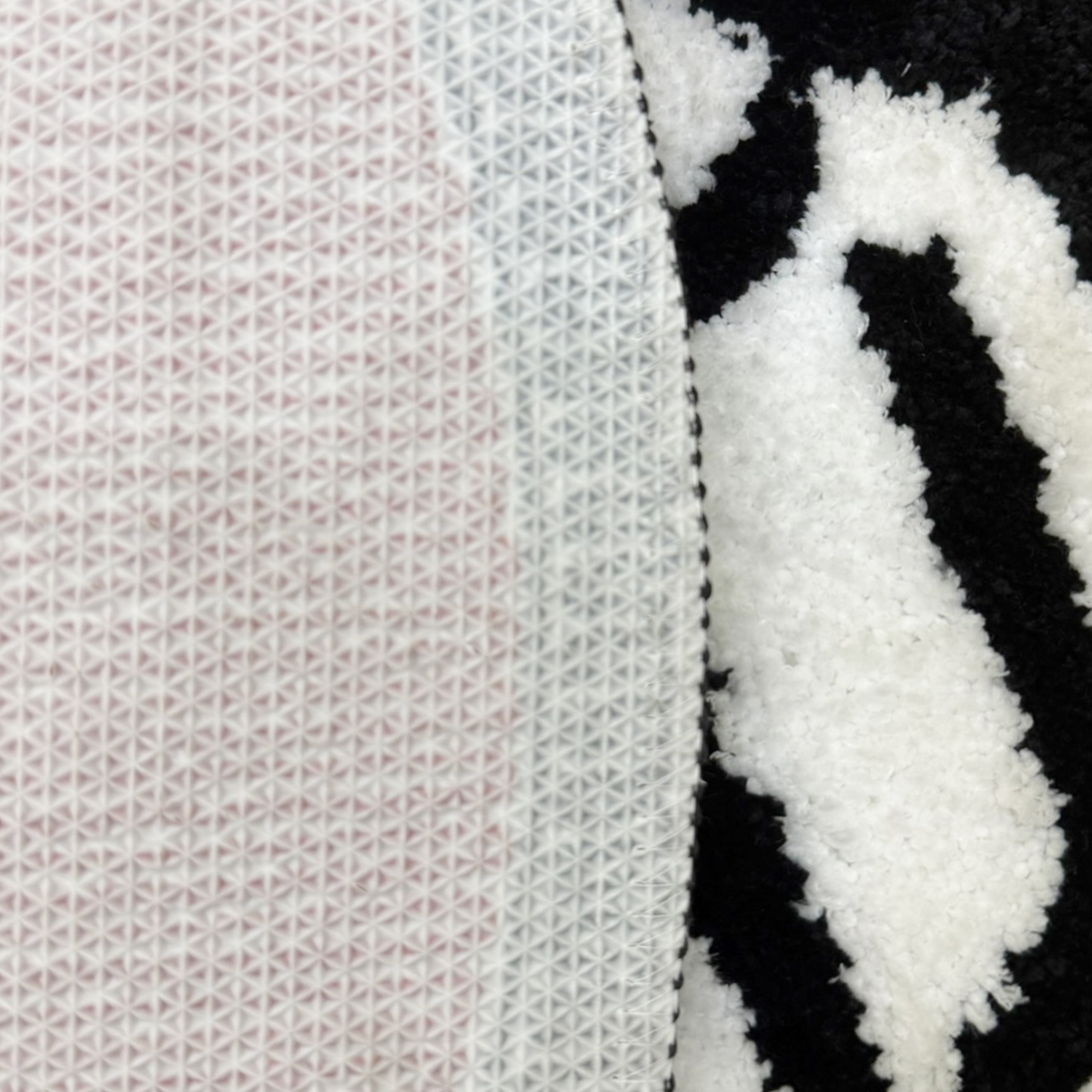 Monster Handshake Tufting Rug Aesthetic Bathroom Antislip Rug Fluffy Thickening Carpet Halloween Funny Bedroom House Warm Decor