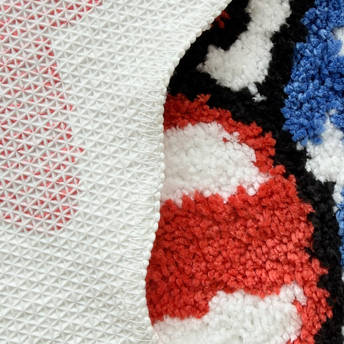 USA Letter American Flag Tufted Rug, Retro Stars Stripes Irregular Shaped Fluffy Floor Mat, Non Slip Absorbent Doormat for Bedroom Bathroom Home Decor