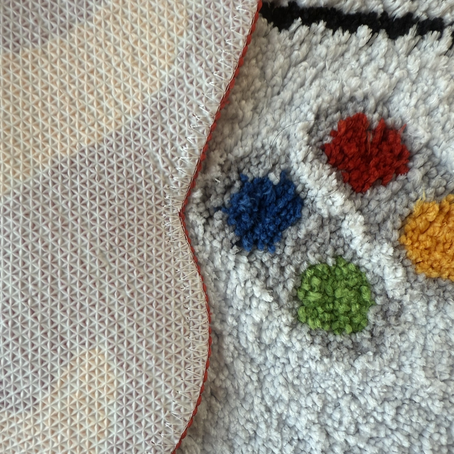 Retro Game Console Flaming Shape Rug - Soft Fluffy Floor Mat for Gamer Bedroom Living Room, Novelty Fire Pattern Home Decor Carpet, Anti-Slip Door Mat 