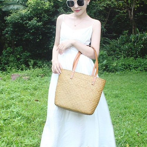 Casual Handwoven Straw Tote Bag for Beach Vacations