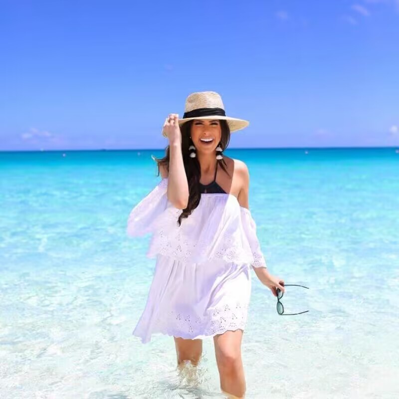 Straw Sun Hat With Wide Brim Flat Crown and Contrast Band Suitable for Vacation Styling