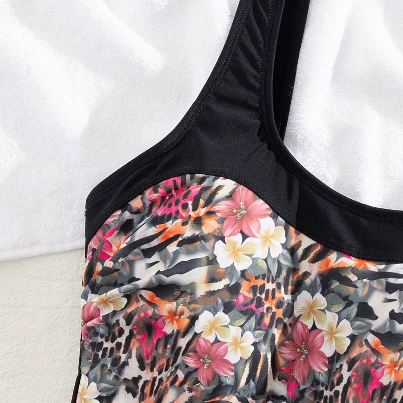 Women's Tropical Floral Print One-Piece Swimsuit