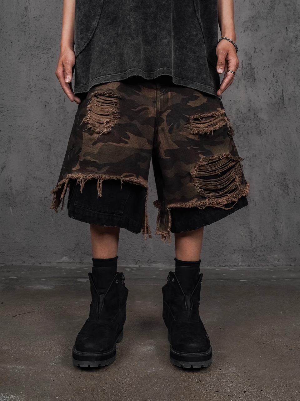 UNDERWATER SS24 Dirty Camo Black Cargo Shorts