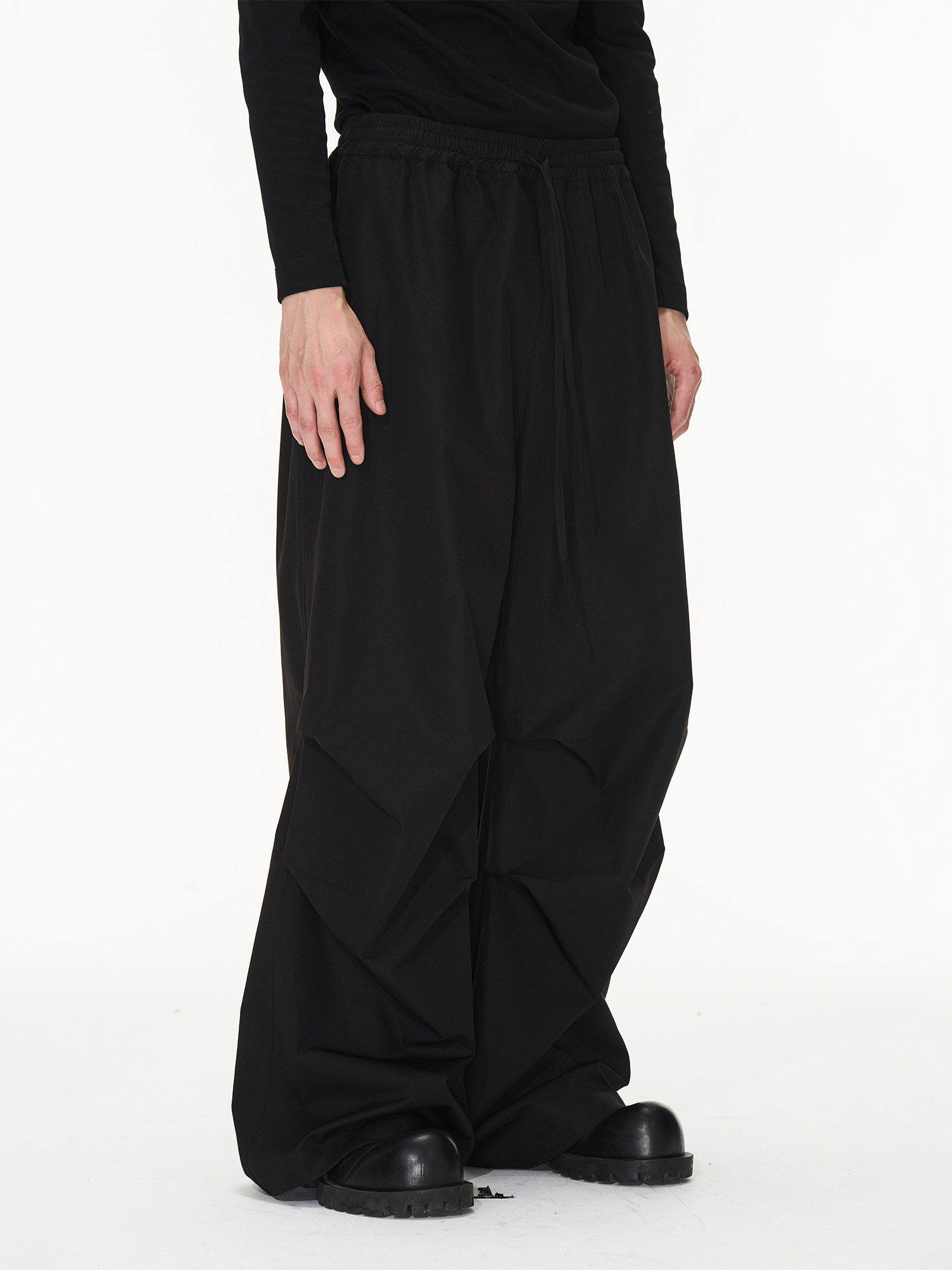 Pleated Silhouette Zipper Pants