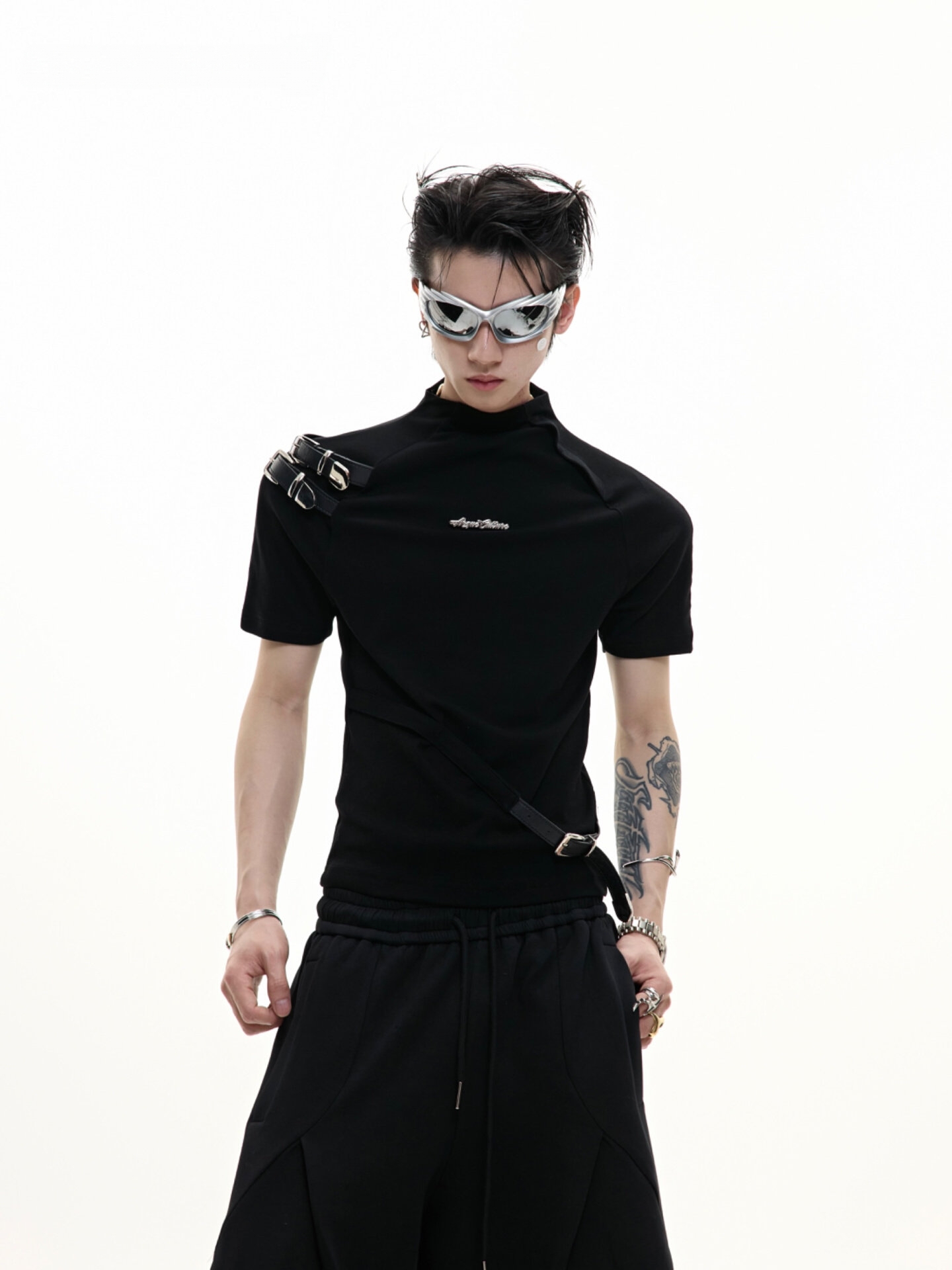 Metal Belt Buckle Short Sleeve Tee