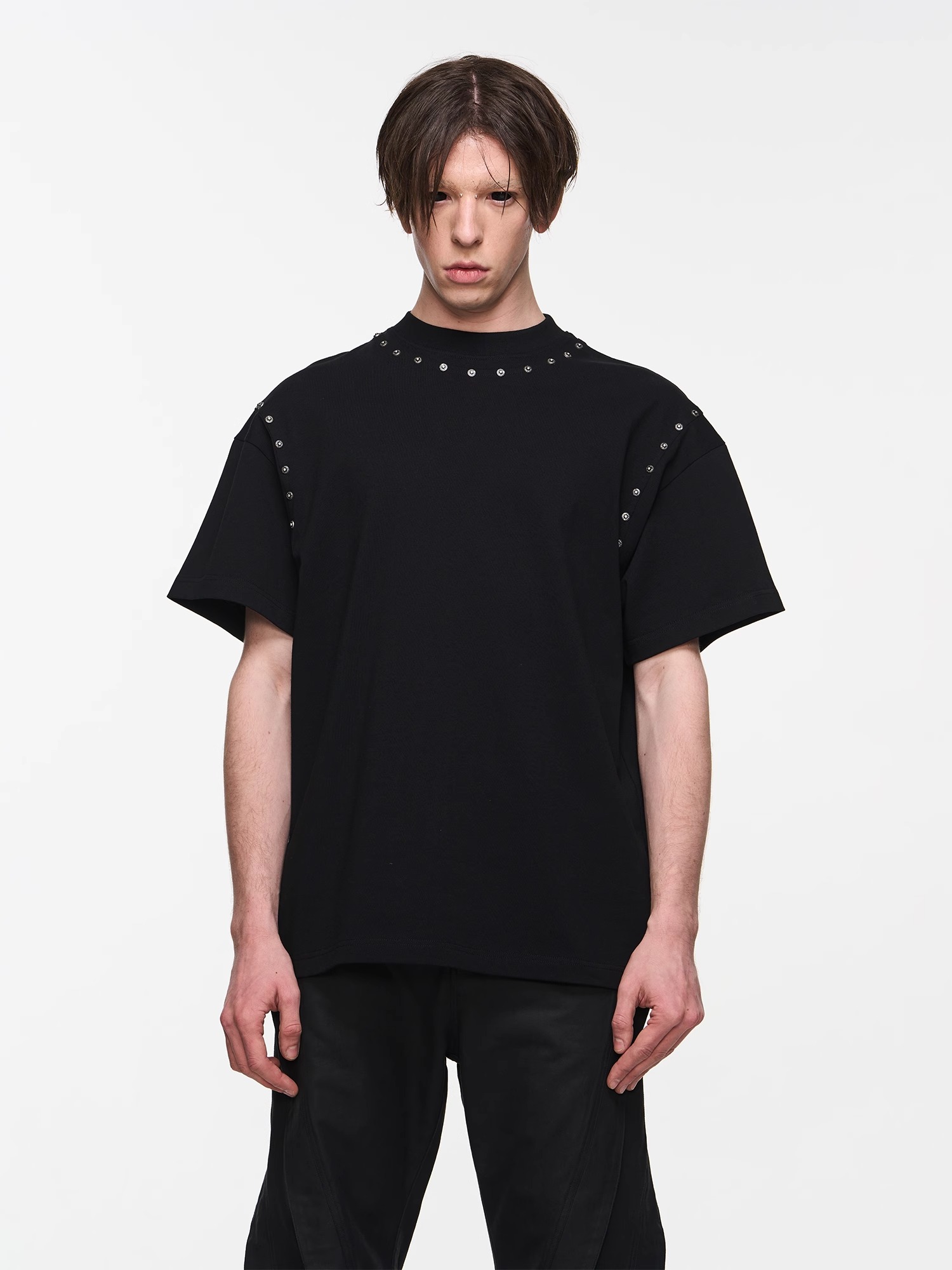 BLINDNOPLAN 24SS Metal Studded Decorated T-shirt