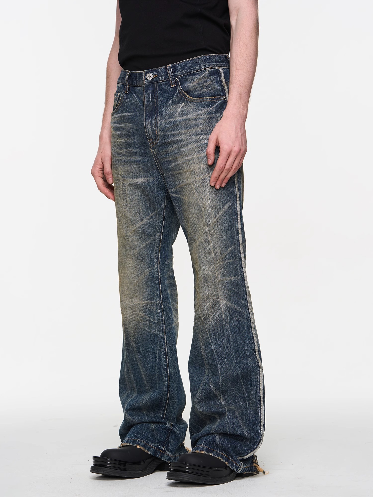 BLINDNOPLAN 24SS Blue Washed Whiskered Bootcut Jeans