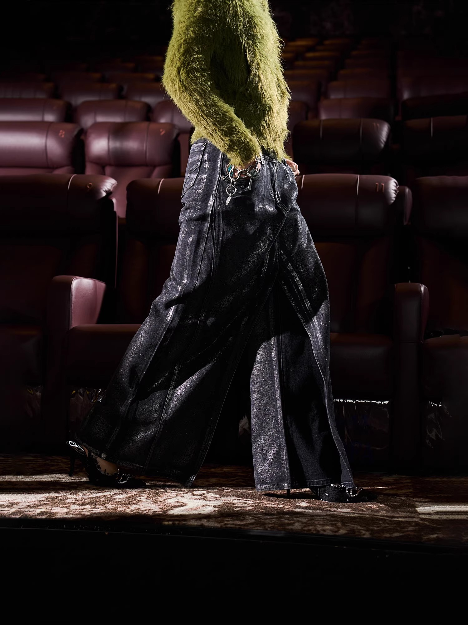 BORON ATOMS 24SS Misplaced Hot Drilling Distressed Denim Jeans