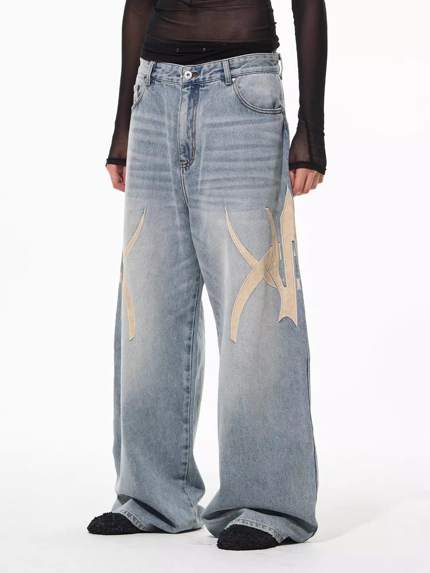 BLINDNOPLAN Graphic Logo Patch Embroidered Washed Loose-Fit Jeans