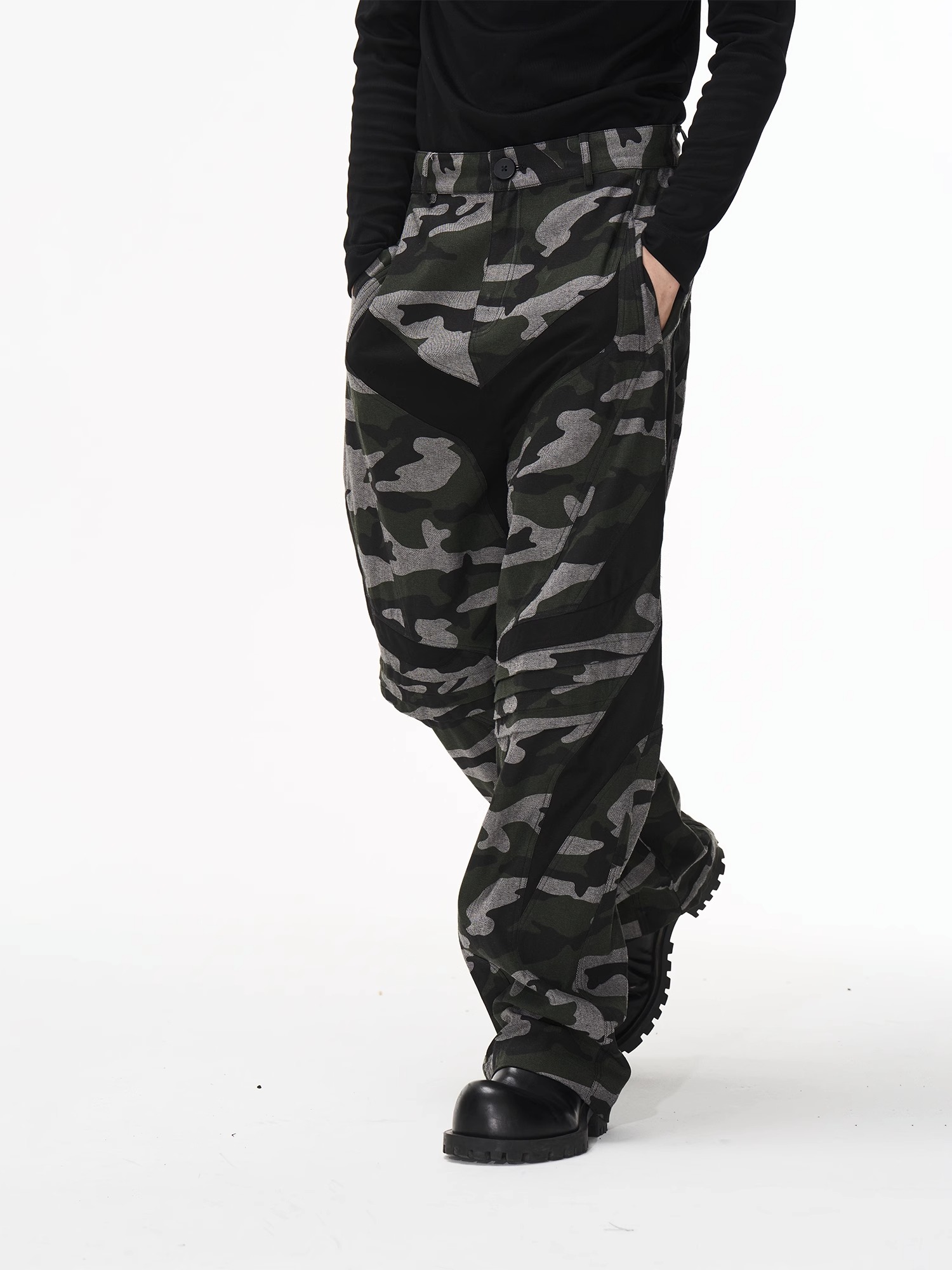 BLINDNOPLAN 23AW 拼接设计捏褶宽松直筒秋季迷彩工装裤