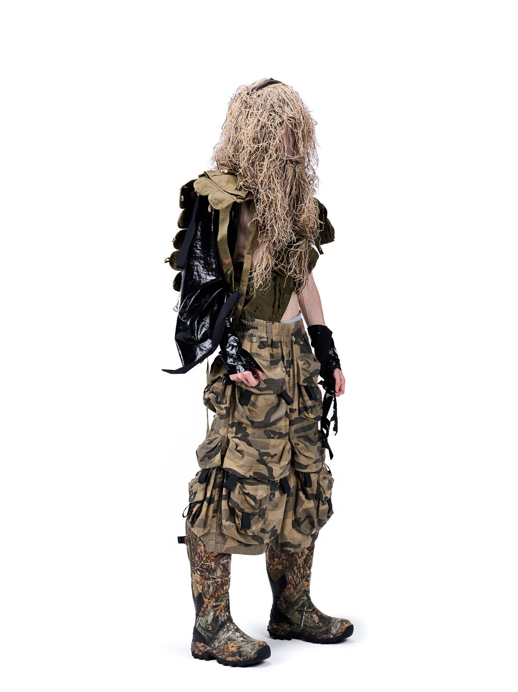 “Hunting Array“ Heavy-Duty Camouflage Cargo Capris