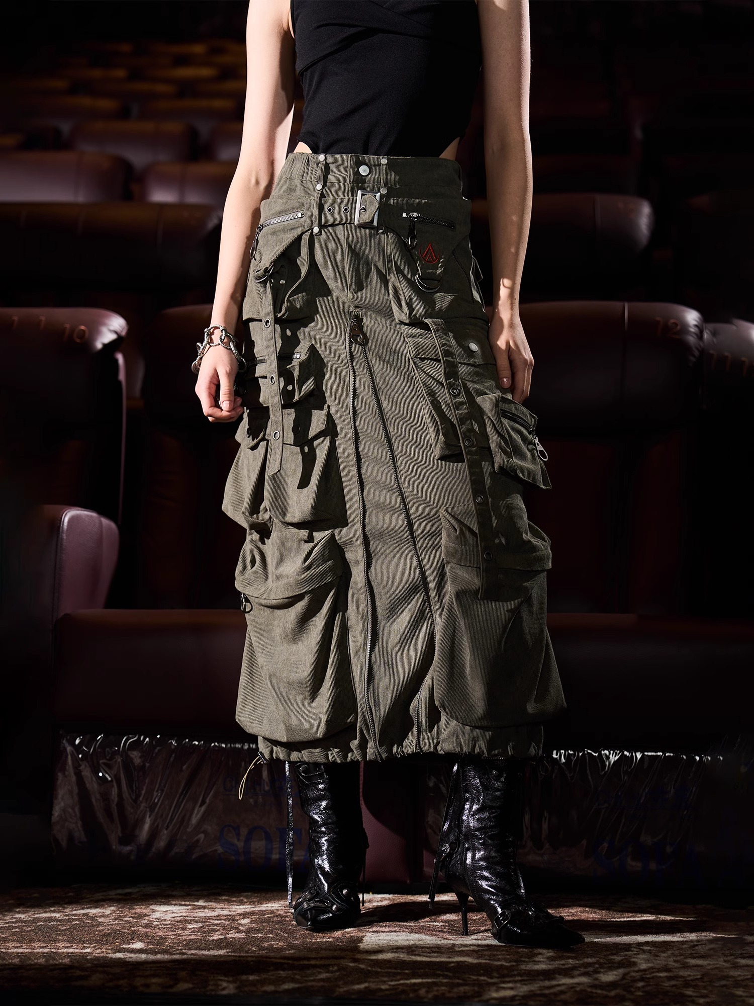 BORON ATOMS 24SS Multi-Pocket Heavy Duty Metal Utility Skirt