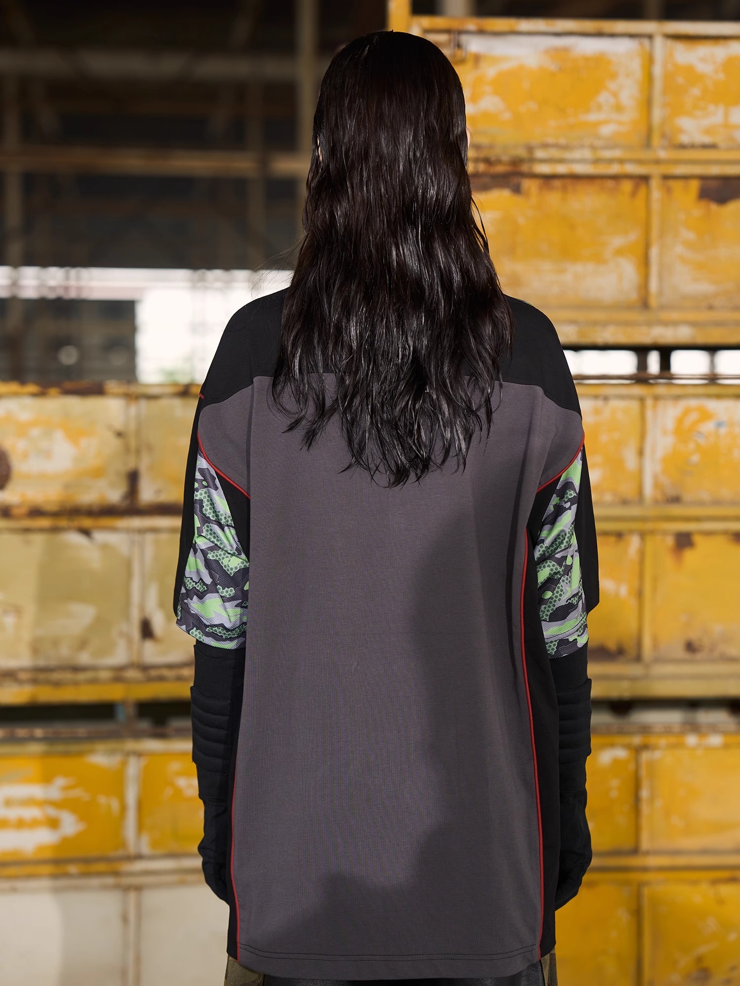 BLINDNOPLAN 24SS Washed and Distressed Basic Embroidered T-shirt