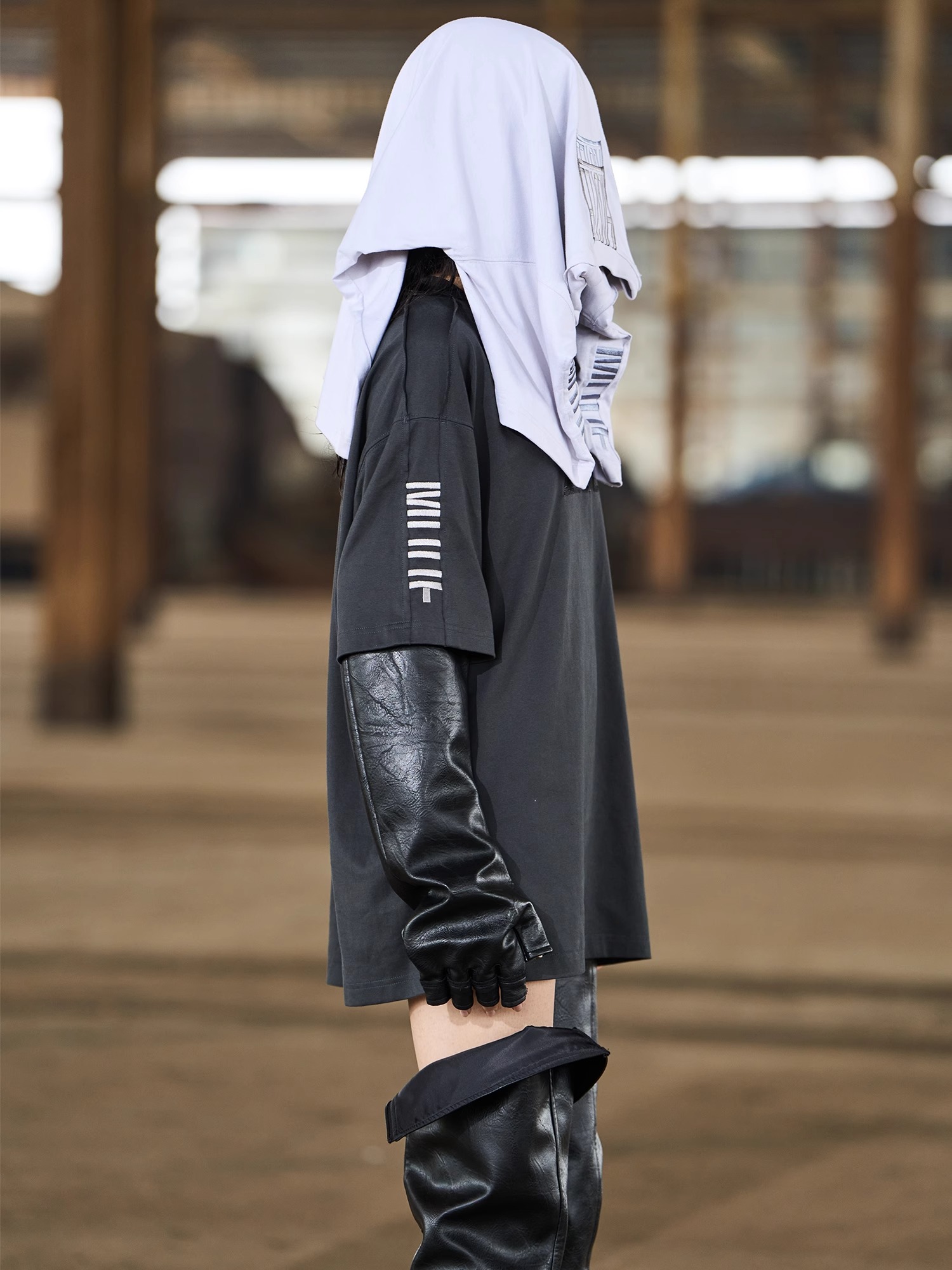 BLINDNOPLAN 24SS EXIT MODE Contrast Embroidered T-shirt