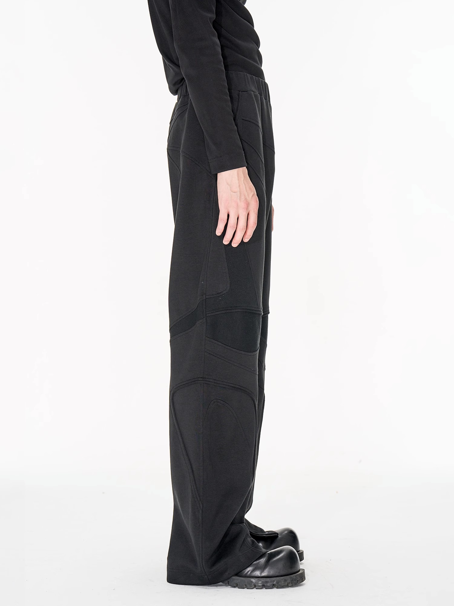 BLINDNOPLAN 23AW 机车元素反差线条拼接开叉宽松直筒卫裤