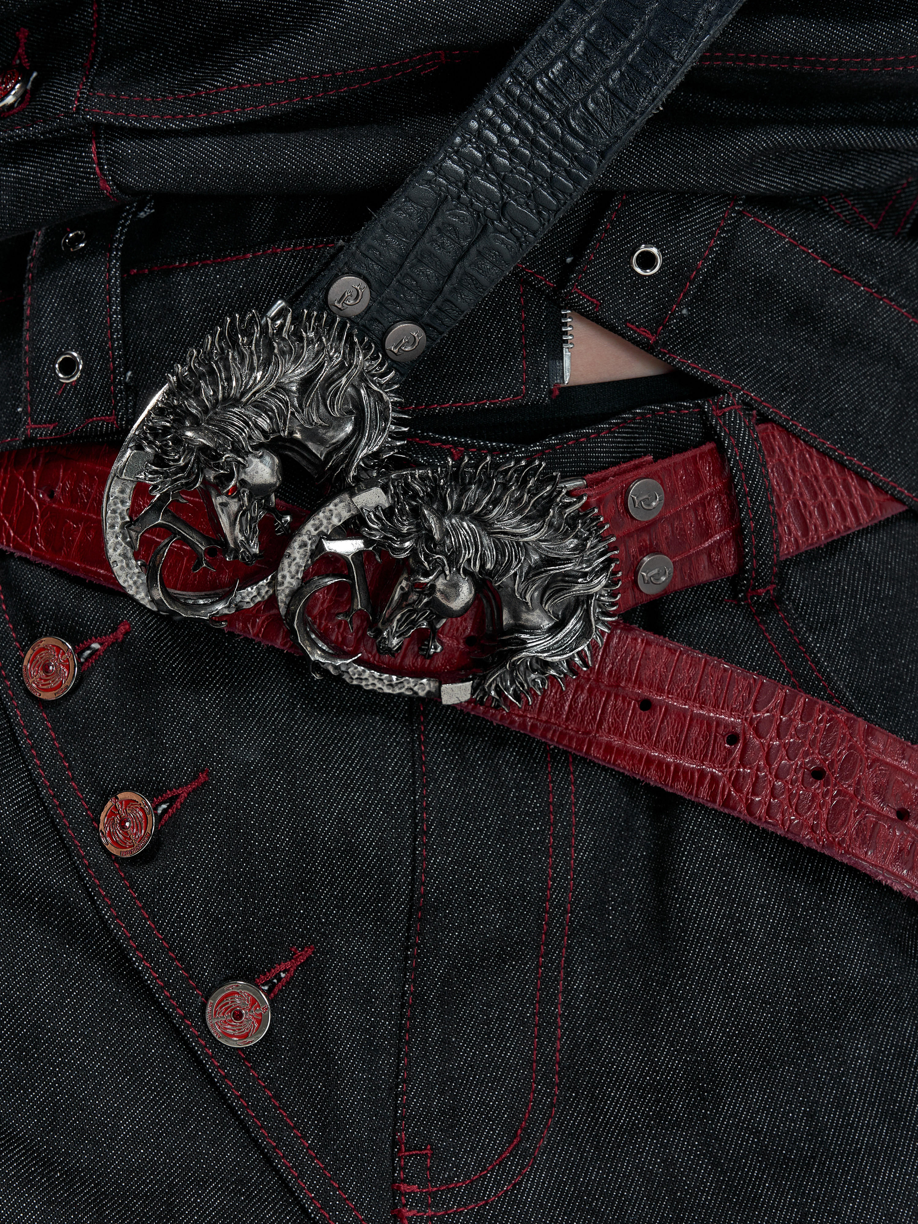 Full-Grain Leather Crocodile-Embossed Distressed Horsehead Belt