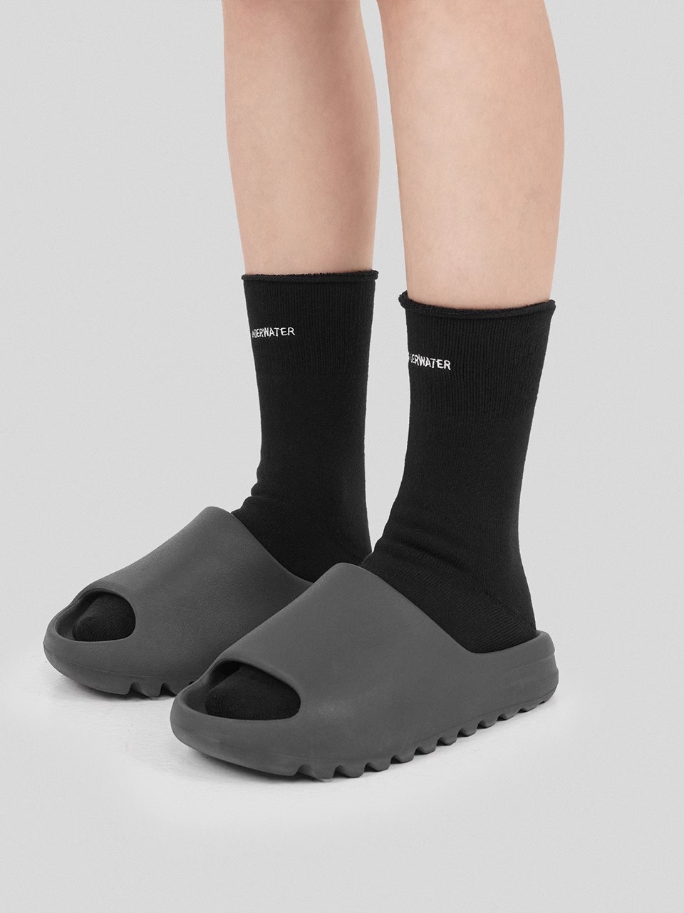 UNDERWATER AW23 EMBROIDERED FUZZY SOCKS