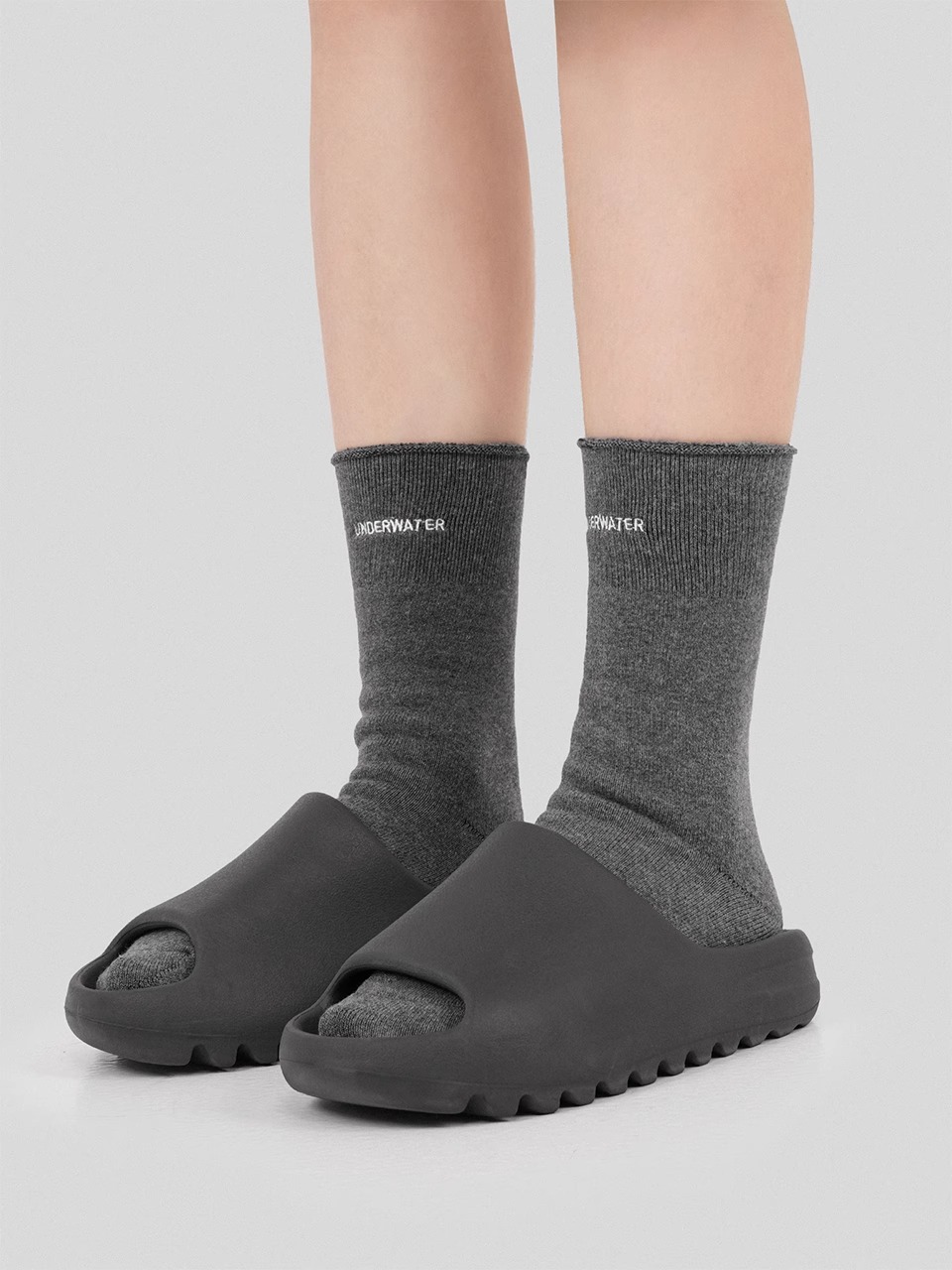 UNDERWATER AW23 EMBROIDERED FUZZY SOCKS