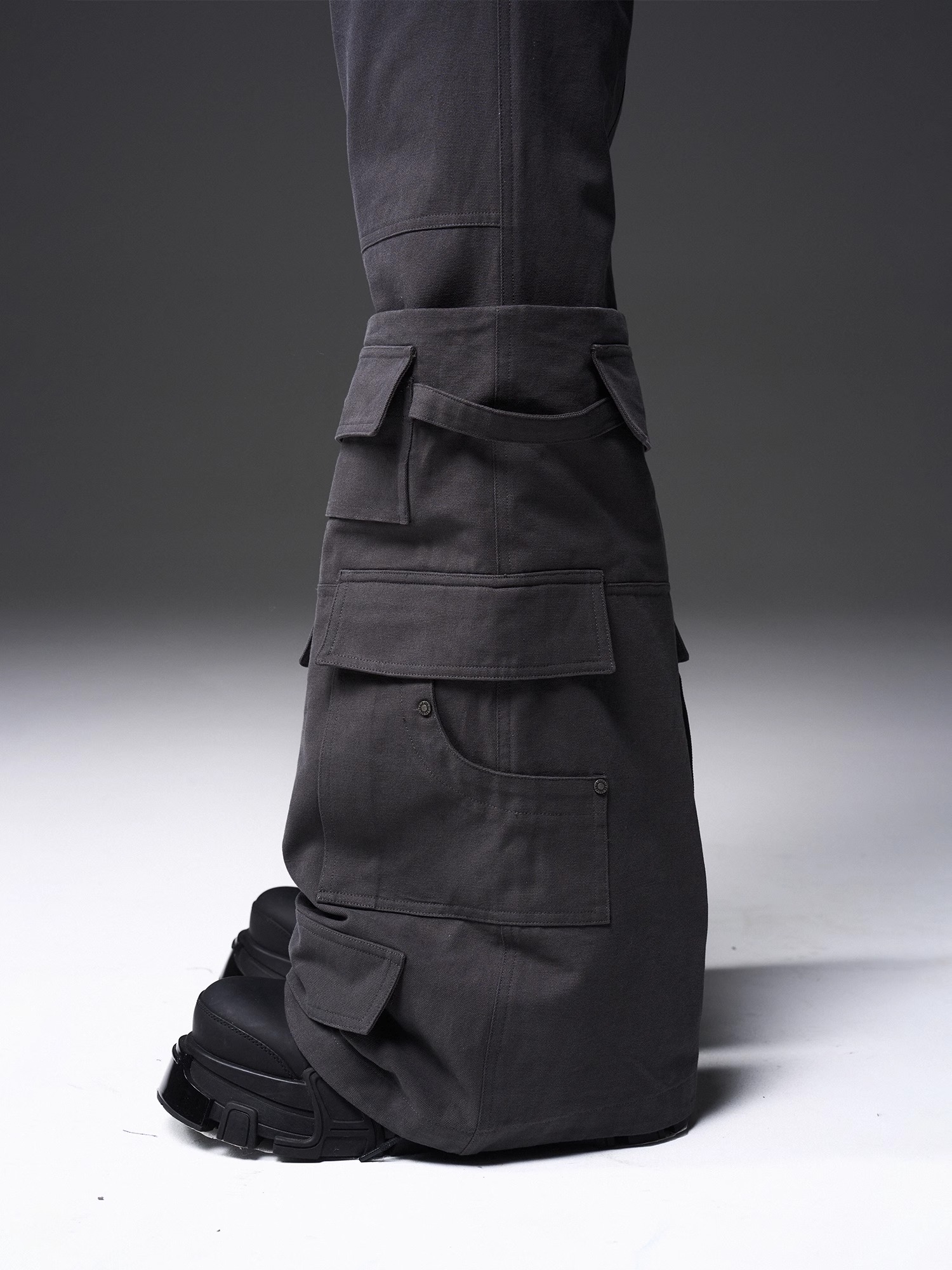 BLINDNOPLAN x BLACK8 24SS Heavy-duty Crafted Bootcut Workwear Pocket Pants