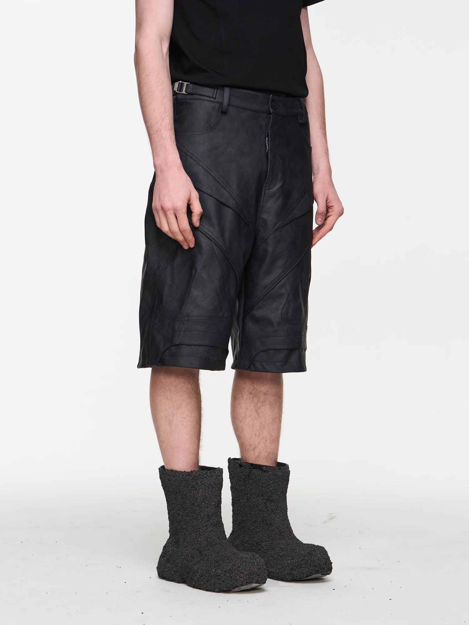 BLINDNOPLAN 24SS Motorcycle-inspired Patchwork Leather Shorts