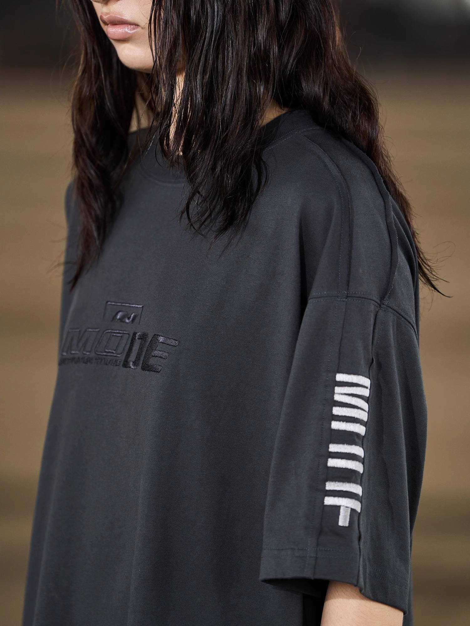 BLINDNOPLAN 24SS EXIT MODE Contrast Embroidered T-shirt